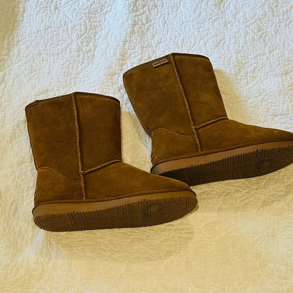Minnetonka women’s Olympia Boots | Ugg like boots - Picture 8 of 10
